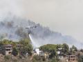 Helicóptero durante las labores de extinción de un incendio forestal, a 25 de julio de 2026, en Vall d'Uixó (Castellón)