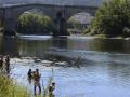 Gente bañándose por la ola de calor en Orense

REMITIDA / HANDOUT por ROSA VEIGA
Fotografía remitida a medios de comunicación exclusivamente para ilustrar la noticia a la que hace referencia la imagen, y citando la procedencia de la imagen en la firma
07/8/2023