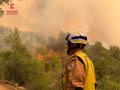 Un bombero en el incendio de Vall d'Uixó (Castellón)