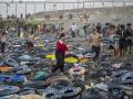 Flotadores abandonados por los marroquíes en Ceuta