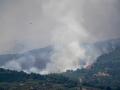 El incendio declarado en Veguellina (León) avanza hacia la localidad de Moreda (León)