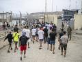 Decenas de personas siguen intentando cruzar la frontera, a 31 de julio de 2026, en Ceuta (España)