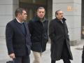 (Foto de ARCHIVO)
El responsable de flota de Pesquerías Nores Marín, la dueña del 'Villa de Pitanxo', José Antonio Nores González (i) y el director de la compañía, José Antonio Nores Rodríguez (d), a su llegada a declarar a la Audiencia Nacional, a 27 de noviembre de 2023, en Madrid (España). La Audiencia Nacional ha citado hoy  a declarar en calidad de investigados a dos directivos de Pesquerías Nores, armadora del pesquero gallego 'Villa de Pitanxo', naufragado en febrero de 2022 en aguas de Terranova (Canadá). Según fuentes consultadas por Europa Press, se trata del director general de la compañía, José Antonio Nores, y del responsable de Flota de la empresa, José Antonio Nores, padre e hijo. Ambos acuden a declarar ante la Audiencia Nacional en calidad de investigados por su presunta responsabilidad en el naufragio. Se trata de una diligencia solicitada por la defensa de la familia de los 21 fallecidos, después de que presentase una querella no solo contra el capitán del barco, sino también contra la propia armadora.

Gustavo Valiente / Europa Press
27 NOVIEMBRE 2023;VILLAREJO;ESTEPONA
27/11/2023