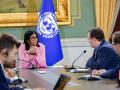 Funcionarios del FMI durante una reunión con Delcy Rodríguez