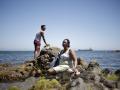 Dos personas descansan en la playa, a 2 de agosto de 2026, en Ceuta (España)