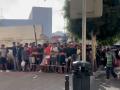 Imágenes de la Jefatura de la Policía de Ceuta desbordada por los menores en busca de la regularización
