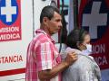 Personas desplazadas en Colombia buscan atención médica en una unidad móvil de salud