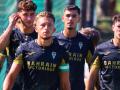 Los jugadores del Córdoba saltando al campo ante el Almería