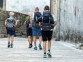 Peregrinos realizando el Camino de Santiago
