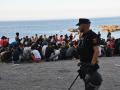 Cientos de personas migrantes reciben atención sanitaria de profesionales del INGESA y voluntarios de Cruz Roja
