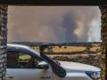Vecinos desalojados por el incendio de Niebla muestran su "preocupación" e "incertidumbre"