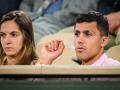 Rodrigo "Rodri" Hernandez, junto a su novia Laura, durante la final de Roland Garros de 2024