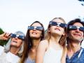 Imagen de recurso de personas utilizando gafas especiales para ver el eclipse

REMITIDA / HANDOUT por CGCOO
Fotografía remitida a medios de comunicación exclusivamente para ilustrar la noticia a la que hace referencia la imagen, y citando la procedencia de la imagen en la firma
11/8/2026
