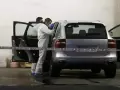 Agentes de la Policía Científica inspeccionan la escena del crimen de Mari Carmen Sala