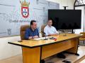 El líder de Vox en Ceuta, Juan Sergio Redondo, en una rueda de prensa junto al diputado nacional Alberto Rodríguez Almeida