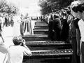 Ataúdes de las víctimas mortales en la explosión de Ibi en 1968