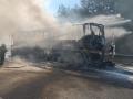 Un incendio en un autobús con pasajeros se propaga al monte en San Cristovo de Cea (Ourense) y obliga a cortar la AG-53, a 16 de agosto de 2026.

REMITIDA / HANDOUT por GUARDIA CIVIL DE TRÁFICO
Fotografía remitida a medios de comunicación exclusivamente para ilustrar la noticia a la que hace referencia la imagen, y citando la procedencia de la imagen en la firma
16/8/2026