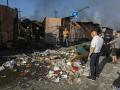 Consecuencias del bombardeo ruso contra un mercado de libros en Kiev