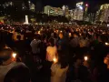 ografía de archivo del 4 de junio de 2018 de decenas de personas participando en una vigilia