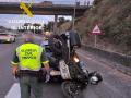 Colisión entre una moto y un coche en la AP-9 a su paso por Pontevedra, a 22 de agosto de 2026.

REMITIDA / HANDOUT por GUARDIA CIVIL DE TRÁFICO
Fotografía remitida a medios de comunicación exclusivamente para ilustrar la noticia a la que hace referencia la imagen, y citando la procedencia de la imagen en la firma
23/8/2026