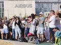Trabajadores de Airbus en huelga en las instalaciones de Getafe