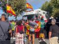 Decenas de vecinos de Ceuta impiden el paso a vehículos con comida para los migrantes: "Cruz Roja es una mafia"
