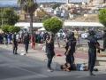 (Foto de ARCHIVO)
La Policía Nacional atiende a un migrante, a 24 de agosto de 2026, en Ceuta (España). La ONG Accem atiende en estos momentos a 1.100 migrantes en el dispositivo de acogida temporal de Loma Margarita, en Ceuta, un espacio que gestiona la entidad y que cuenta con sus plazas totalmente cubiertas. En la ciudad autónoma, la entidad Engloba gestiona el centro Loma Colmenar con otras 700 plazas. En total, son 1.800 las plazas en los centros de atención puestos en marcha en la ciudad autónoma tras la entrada masiva del 30 de julio.

Marcos Moreno / Europa Press
24/8/2026