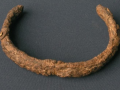 Brazalete con hierro de meteorito