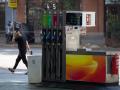 Surtidores de combustible en una gasolinera de Repsol.