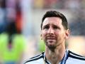 Lionel Messi llora durante la ceremonia de entrega del trofeo al finalizar la final de la Copa Mundial de Fútbol