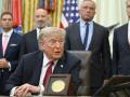 El presidente Donald Trump en una rueda de prensa en el Despacho Oval