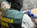 Imagen del operativo en Benavente (Zamora) en el que se ha desmantelado un punto de venta de droga.

REMITIDA / HANDOUT por GUARDIA CIVIL
Fotografía remitida a medios de comunicación exclusivamente para ilustrar la noticia a la que hace referencia la imagen, y citando la procedencia de la imagen en la firma
14/4/2025