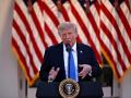 El presidente estadounidense Donald Trump pronuncia un discurso durante una cena en el Jardín de las Rosas de la Casa Blanca en Washington, D.C
