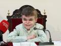 El pequeño Leo, con la enfermedad pie de mariposa