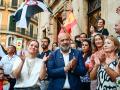 La presidenta del Govern, Marga Prohens, y el alcalde de Palma, Jaime Martínez, en la concentración en apoyo a Ceuta.