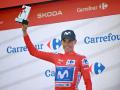 Enric Mas celebra en el podio de la 15ª etapa su condición de líder de la Vuelta