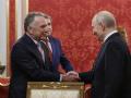 Steve Witkoff, enviado de Donald Trump, saluda a Vladimir Putin en Moscú