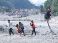 Ciudadanos en tareas de reconstrucción en Nepal