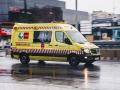 Ambulancias del SUMMA 112 en un accidente laboral en Madrid