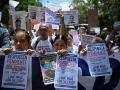 Familiares de presos políticos participan en una protesta para exigir su liberación frente a la Fiscalía General de la República en Caracas
