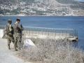 Dos militares vigilan la frontera entre España y Marruecos, en Ceuta