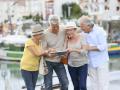Mayores de 65 años viajando