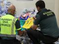 La Guardia Civil de Segovia interviene en la AP-6 un coche con 840 prendas deportivas falsificadas valoradas en 70.000 euros