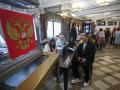 MOSCOW (Russian Federation), 18/09/2026.- People take part in voting at a polling station in Moscow, Russia, 18 September 2026. Russia elects the new State Duma, the lower house of parliament, during unified voting day from 18 to 20 September. (Elecciones, Rusia, Moscú) EFE/EPA/MAXIM SHIPENKOV