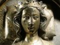 Efigie en bronce de la reina Leonor de Castilla en su tumba de la abadía de Westminster