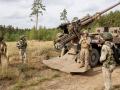 Soldados franceses y lituanos operan un obús autopropulsado Caesar Mk-I durante un ejercicio de fuego real con tropas lituanas y francesas, junto con aliados de la OTAN, en el Campo de Entrenamiento General Silvestras Zukauskas en Pabrade, Lituania