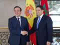 El ministro de Asuntos Exteriores, Unión Europea y Cooperación, José Manuel Albares, con su homólogo marroquí, Nasser Bourita