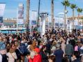 Imagen del Muelle de Levante lleno de gente por las regatas