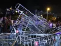 Los amnifestantes han lanzado vallas frente al palacio de Congresos, Barcelona