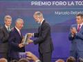 El rey Felipe VI entrega el premio Foro La Toja al ex presidente de Portugal Marcelo Rebelo de Sousa